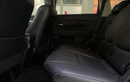 Mitsubishi Outlander III рестайлинг 3, 2014 год, 1 399 999 рублей, 11 фотография