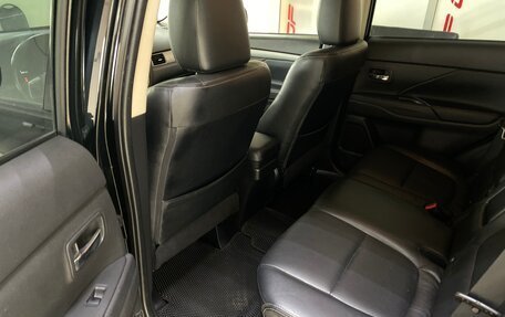 Mitsubishi Outlander III рестайлинг 3, 2014 год, 1 399 999 рублей, 10 фотография