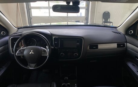 Mitsubishi Outlander III рестайлинг 3, 2014 год, 1 399 999 рублей, 15 фотография