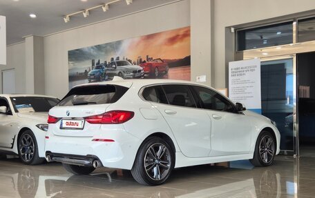 BMW 1 серия, 2022 год, 2 428 000 рублей, 2 фотография