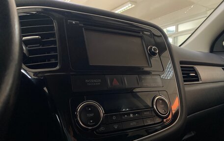 Mitsubishi Outlander III рестайлинг 3, 2014 год, 1 399 999 рублей, 19 фотография