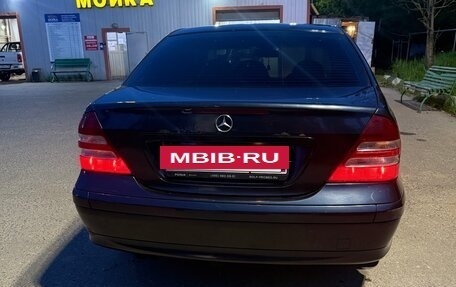 Mercedes-Benz C-Класс, 2004 год, 600 000 рублей, 3 фотография