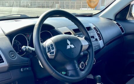 Mitsubishi Outlander III рестайлинг 3, 2009 год, 1 025 000 рублей, 17 фотография