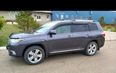Toyota Highlander III, 2011 год, 2 200 000 рублей, 2 фотография