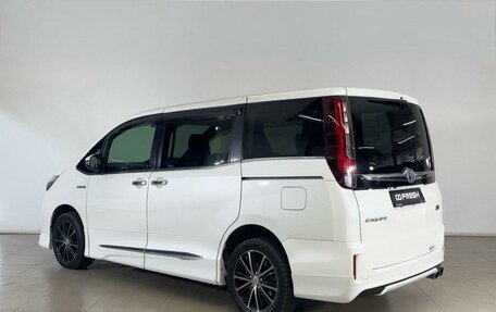 Toyota Esquire I, 2015 год, 2 240 000 рублей, 2 фотография