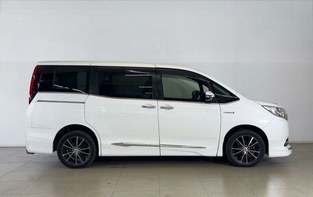 Toyota Esquire I, 2015 год, 2 240 000 рублей, 5 фотография