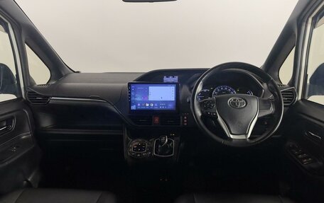 Toyota Esquire I, 2015 год, 2 240 000 рублей, 6 фотография