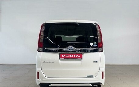 Toyota Esquire I, 2015 год, 2 240 000 рублей, 4 фотография