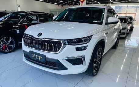 Skoda Kodiaq I, 2022 год, 2 700 000 рублей, 2 фотография