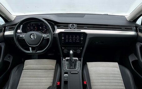 Volkswagen Passat B8 рестайлинг, 2018 год, 1 998 800 рублей, 6 фотография