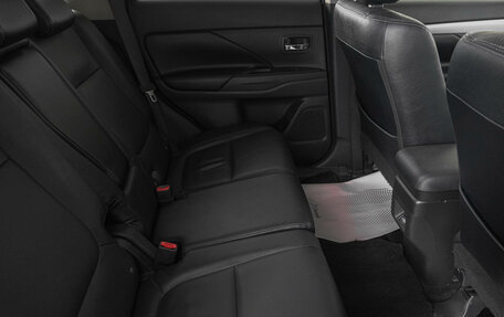 Mitsubishi Outlander III рестайлинг 3, 2014 год, 1 949 000 рублей, 9 фотография