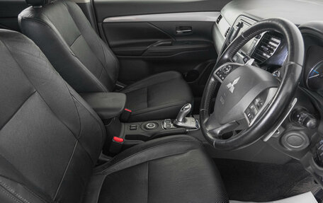 Mitsubishi Outlander III рестайлинг 3, 2014 год, 1 949 000 рублей, 10 фотография