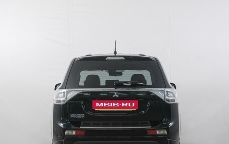 Mitsubishi Outlander III рестайлинг 3, 2014 год, 1 949 000 рублей, 4 фотография