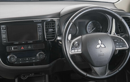 Mitsubishi Outlander III рестайлинг 3, 2014 год, 1 949 000 рублей, 13 фотография