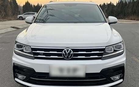 Volkswagen Tiguan II, 2021 год, 2 540 000 рублей, 3 фотография