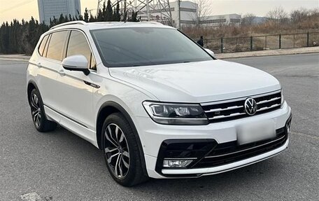 Volkswagen Tiguan II, 2021 год, 2 540 000 рублей, 2 фотография
