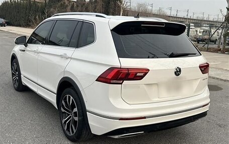 Volkswagen Tiguan II, 2021 год, 2 540 000 рублей, 6 фотография