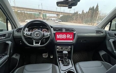 Volkswagen Tiguan II, 2021 год, 2 540 000 рублей, 8 фотография