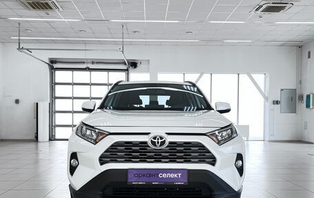Toyota RAV4, 2020 год, 3 299 000 рублей, 2 фотография
