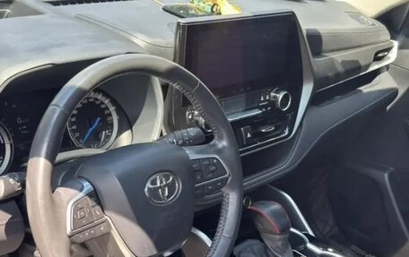 Toyota Highlander, 2022 год, 3 530 000 рублей, 12 фотография
