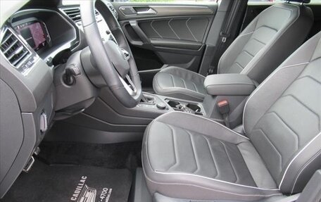 Volkswagen Tiguan II, 2023 год, 3 405 000 рублей, 8 фотография