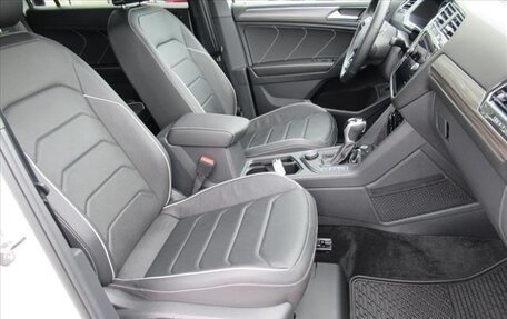 Volkswagen Tiguan II, 2023 год, 3 405 000 рублей, 15 фотография