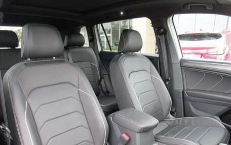 Volkswagen Tiguan II, 2023 год, 3 405 000 рублей, 14 фотография
