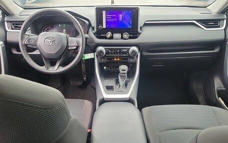 Toyota RAV4, 2023 год, 3 130 000 рублей, 9 фотография