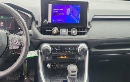 Toyota RAV4, 2023 год, 3 130 000 рублей, 10 фотография