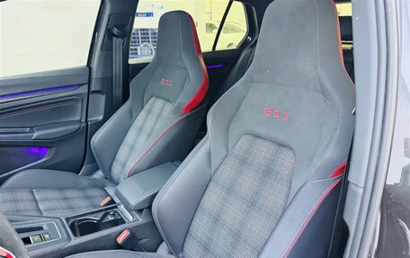 Volkswagen Golf GTI, 2022 год, 2 450 000 рублей, 10 фотография