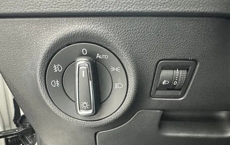 Skoda Karoq I, 2022 год, 1 850 000 рублей, 14 фотография