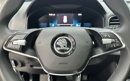 Skoda Karoq I, 2022 год, 1 850 000 рублей, 9 фотография