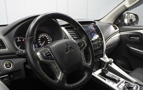 Mitsubishi Pajero Sport III рестайлинг, 2017 год, 3 622 000 рублей, 13 фотография