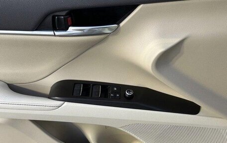 Toyota Camry, 2023 год, 2 960 000 рублей, 16 фотография