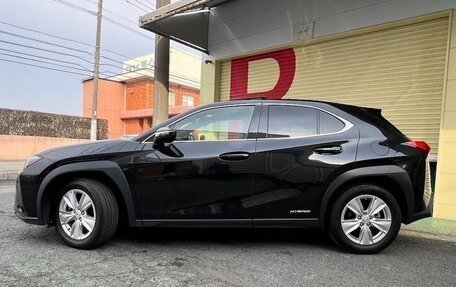 Lexus UX I, 2022 год, 3 270 000 рублей, 6 фотография