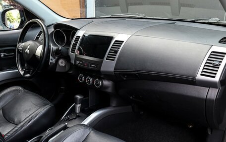 Mitsubishi Outlander III рестайлинг 3, 2010 год, 1 300 000 рублей, 9 фотография