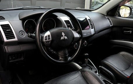 Mitsubishi Outlander III рестайлинг 3, 2010 год, 1 300 000 рублей, 15 фотография
