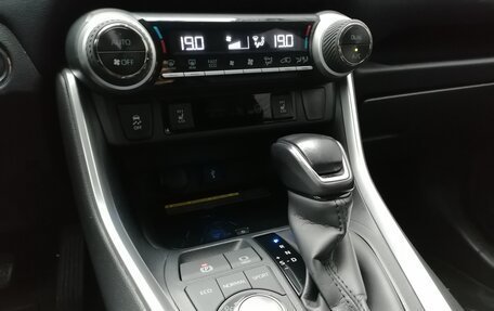 Toyota RAV4, 2021 год, 3 999 000 рублей, 16 фотография