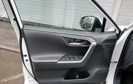 Toyota RAV4, 2021 год, 3 999 000 рублей, 17 фотография