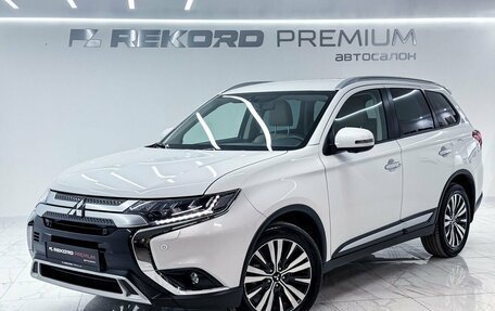 Mitsubishi Outlander III рестайлинг 3, 2019 год, 2 499 000 рублей, 1 фотография
