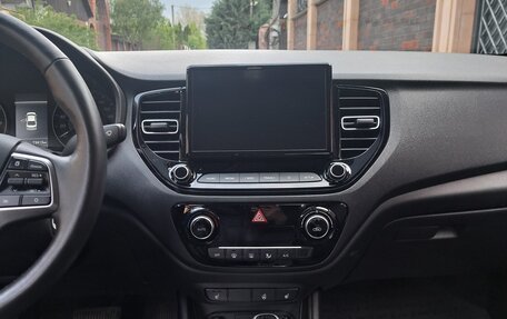 Hyundai Solaris II рестайлинг, 2022 год, 1 699 999 рублей, 2 фотография