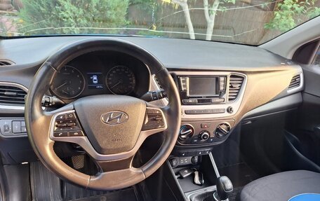 Hyundai Solaris II рестайлинг, 2017 год, 1 200 000 рублей, 10 фотография