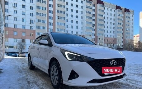 Hyundai Solaris II рестайлинг, 2021 год, 1 529 000 рублей, 2 фотография
