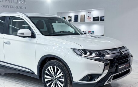 Mitsubishi Outlander III рестайлинг 3, 2019 год, 2 499 000 рублей, 5 фотография