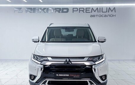 Mitsubishi Outlander III рестайлинг 3, 2019 год, 2 499 000 рублей, 3 фотография