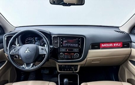 Mitsubishi Outlander III рестайлинг 3, 2019 год, 2 499 000 рублей, 7 фотография