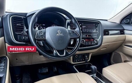 Mitsubishi Outlander III рестайлинг 3, 2019 год, 2 499 000 рублей, 6 фотография