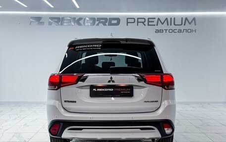 Mitsubishi Outlander III рестайлинг 3, 2019 год, 2 499 000 рублей, 27 фотография