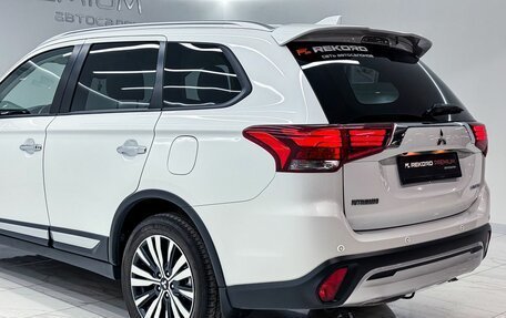 Mitsubishi Outlander III рестайлинг 3, 2019 год, 2 499 000 рублей, 25 фотография