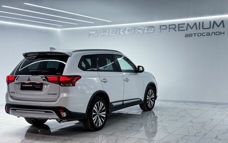 Mitsubishi Outlander III рестайлинг 3, 2019 год, 2 499 000 рублей, 28 фотография